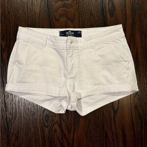 Hollister “Low-Rise Short 3”